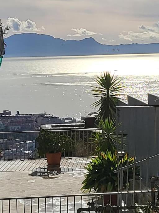 A Casa Di Ida-Appartamento Vista Mare เนเปิลส์ ภายนอก รูปภาพ
